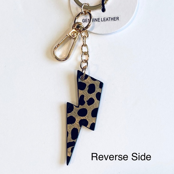 Leather Cheetah Print Lightening Bolt Keychain NEW - Picture 2 of 2
